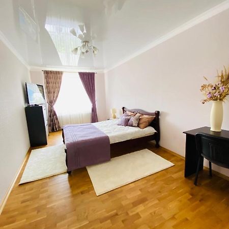 Apartament Центр. Поруч Парк Та Став Tarnopol Zewnętrze zdjęcie
