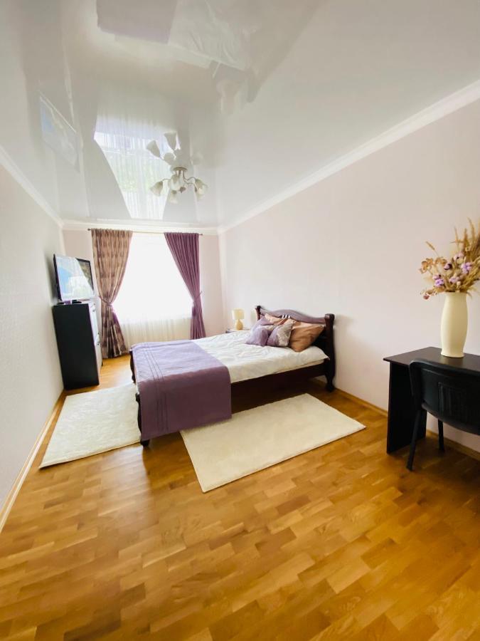 Apartament Центр. Поруч Парк Та Став Tarnopol Zewnętrze zdjęcie