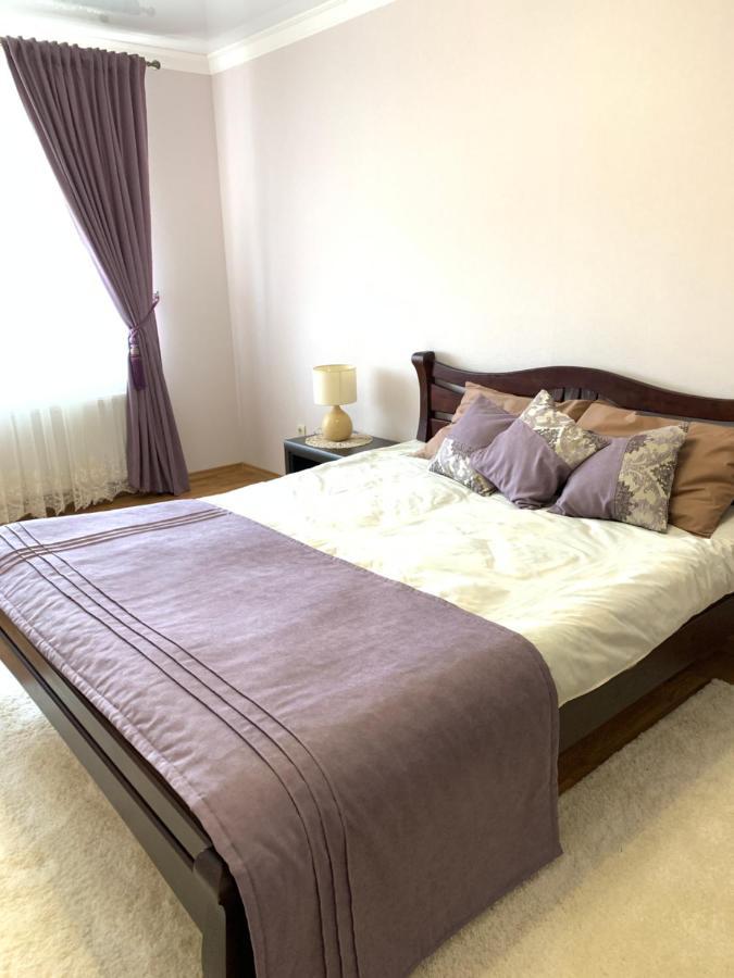 Apartament Центр. Поруч Парк Та Став Tarnopol Zewnętrze zdjęcie