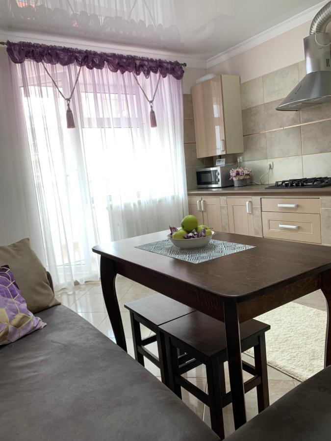 Apartament Центр. Поруч Парк Та Став Tarnopol Zewnętrze zdjęcie