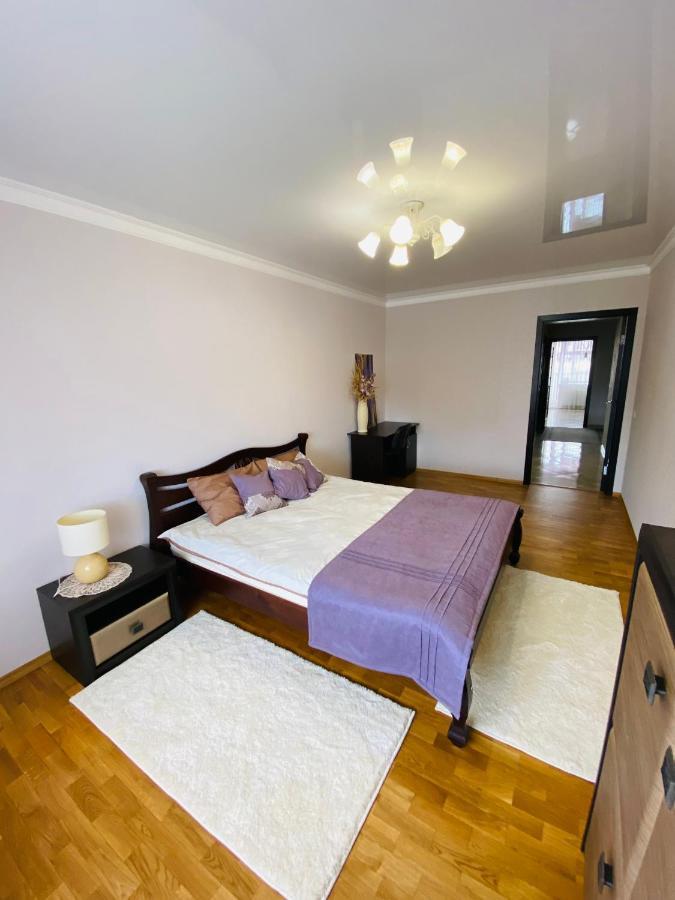 Apartament Центр. Поруч Парк Та Став Tarnopol Zewnętrze zdjęcie